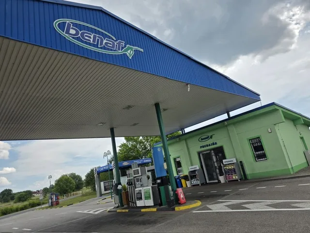 Zastrešenie a predajňa čerpacej stanice BENAF