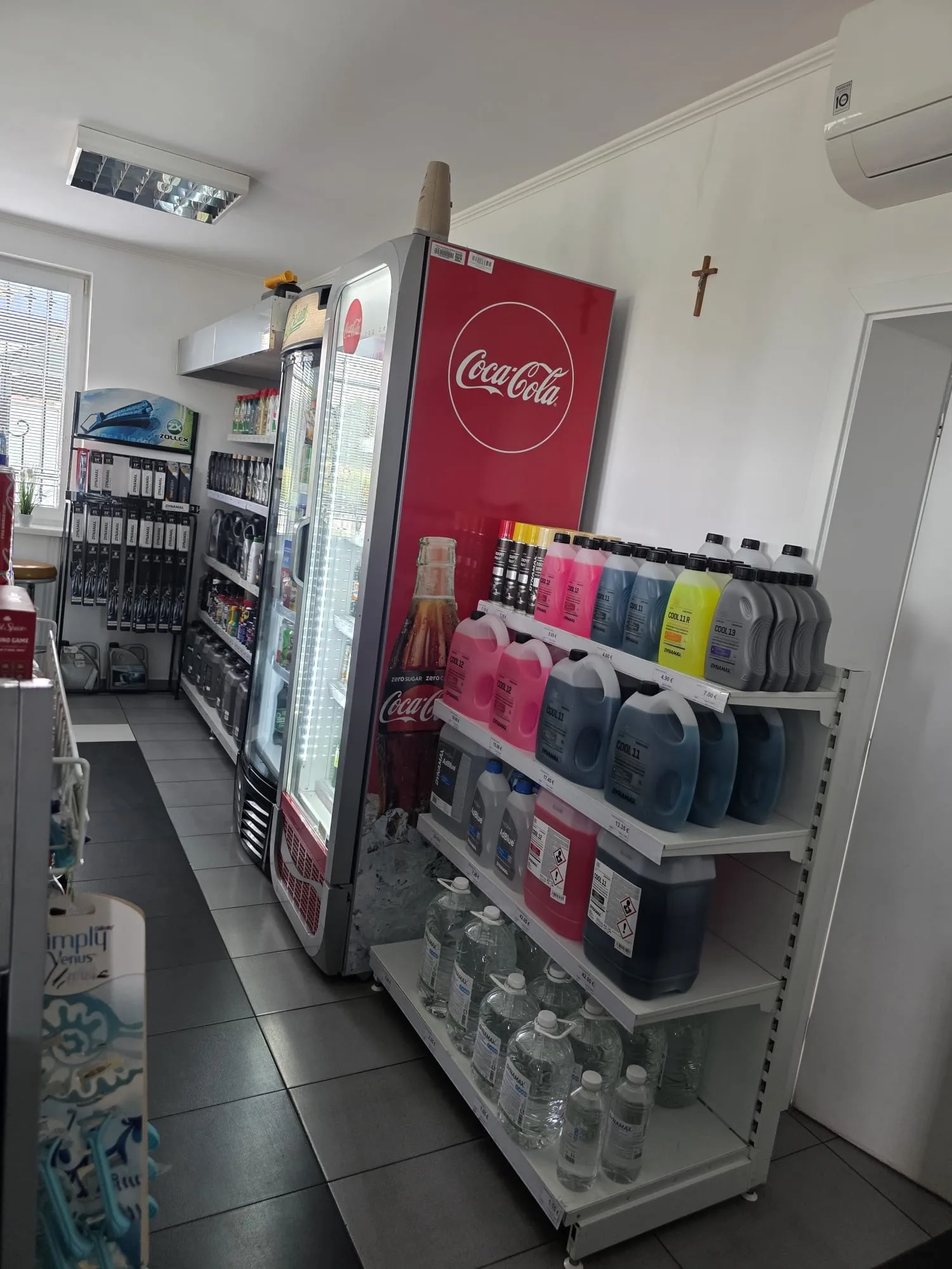 Chladiaci box a autodoplnky v predajni BENAF