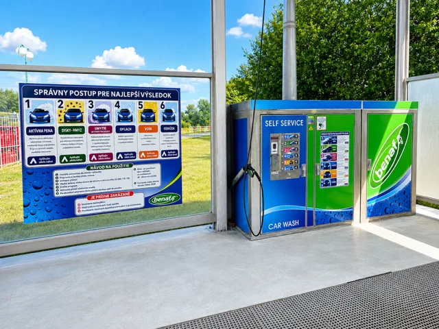 Nová autoumyváreň BENAF s tabuľou programov umývania